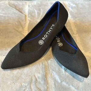 Rothy’s - size 8 - the point - black solid